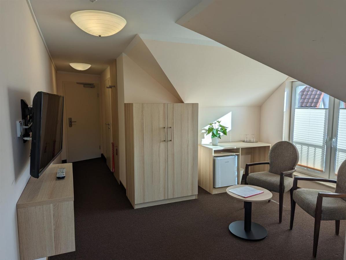 Hotel Karl'S Burg Kölpinsee Esterno foto