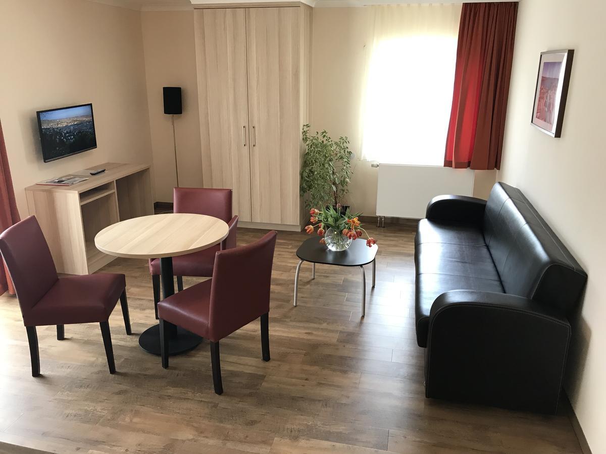 Hotel Karl'S Burg Kölpinsee Esterno foto