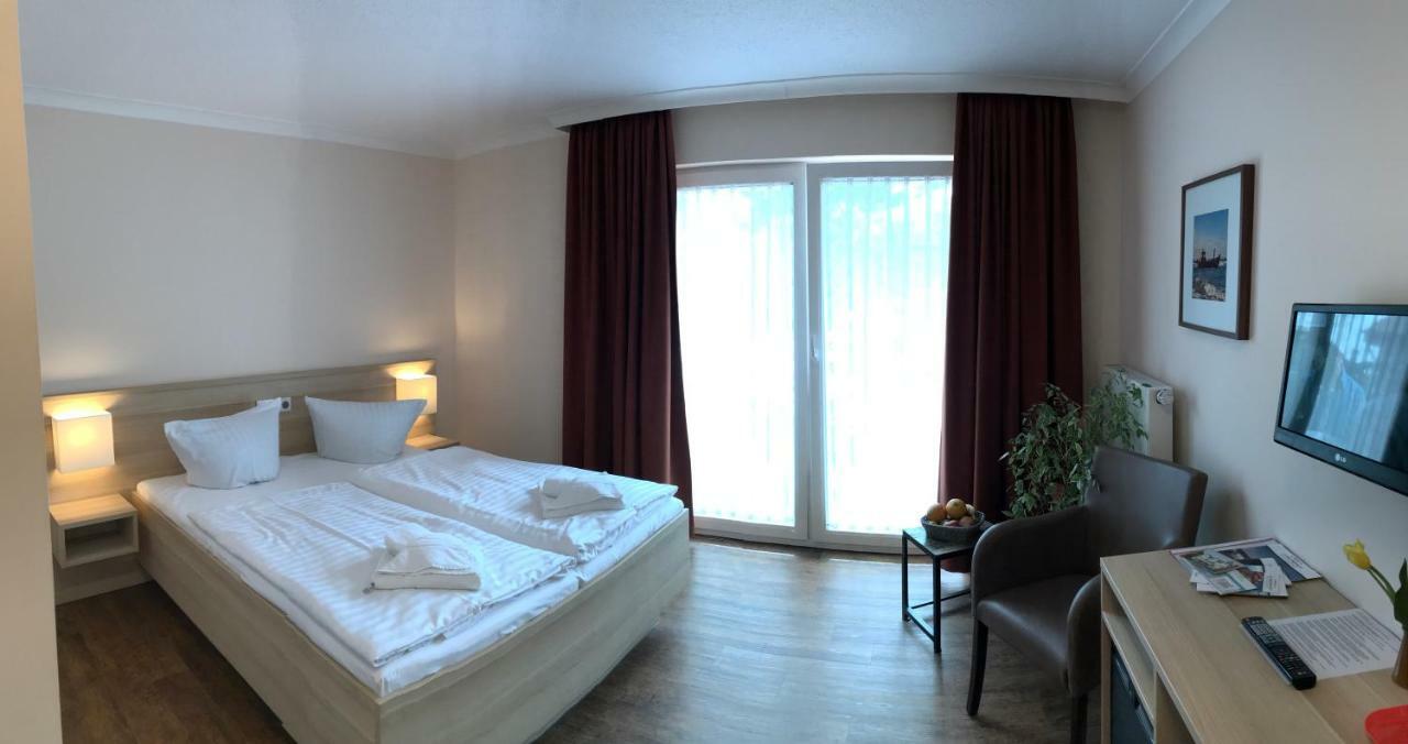 Hotel Karl'S Burg Kölpinsee Esterno foto